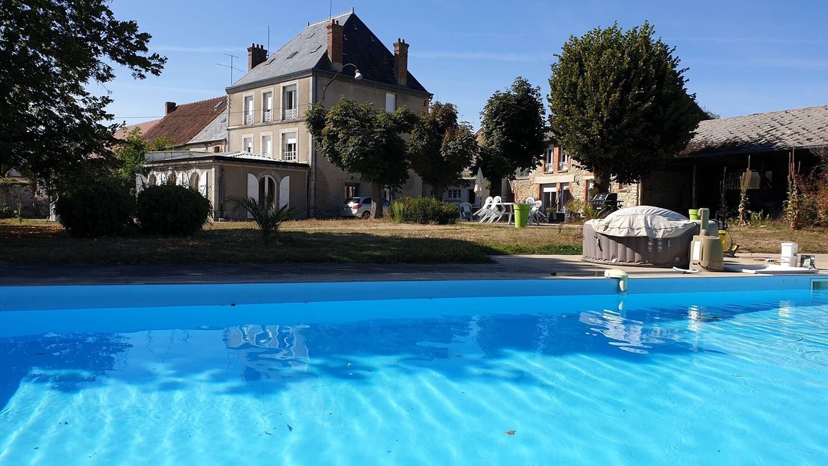 Bussiere-Dunoise House | Gîte, swimming pool, sauna.
