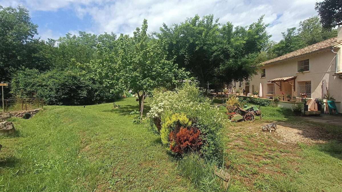 Saint-Just Apartment | Gîte T2 Dans un mas Avec Terrasse et Jacuzzi Privatif