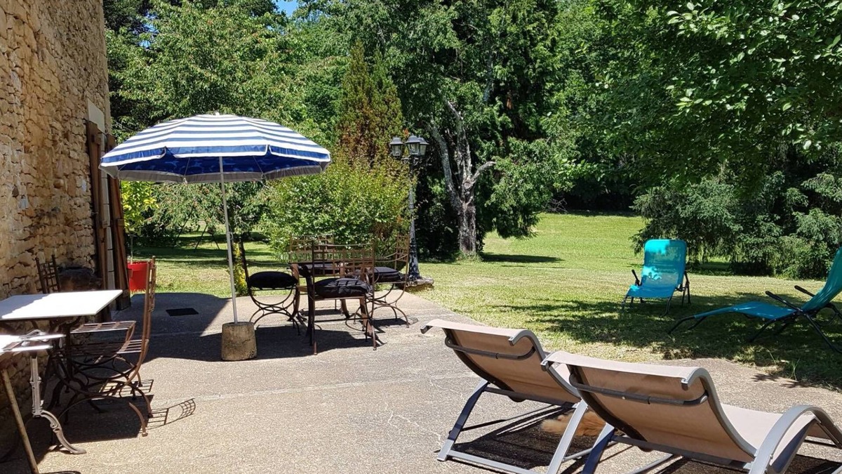 Saint-Vincent-le-Paluel House | Gîte Verger -Domaine Cambourté 3* -stone house 5km from Sarlat - swimming pool -wifi