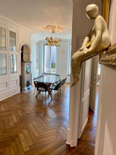 Epinal Apartment | Gîte Vosges en Ville luxueux appartement Duplex avec sauna espace bien être au centre d'Epinal