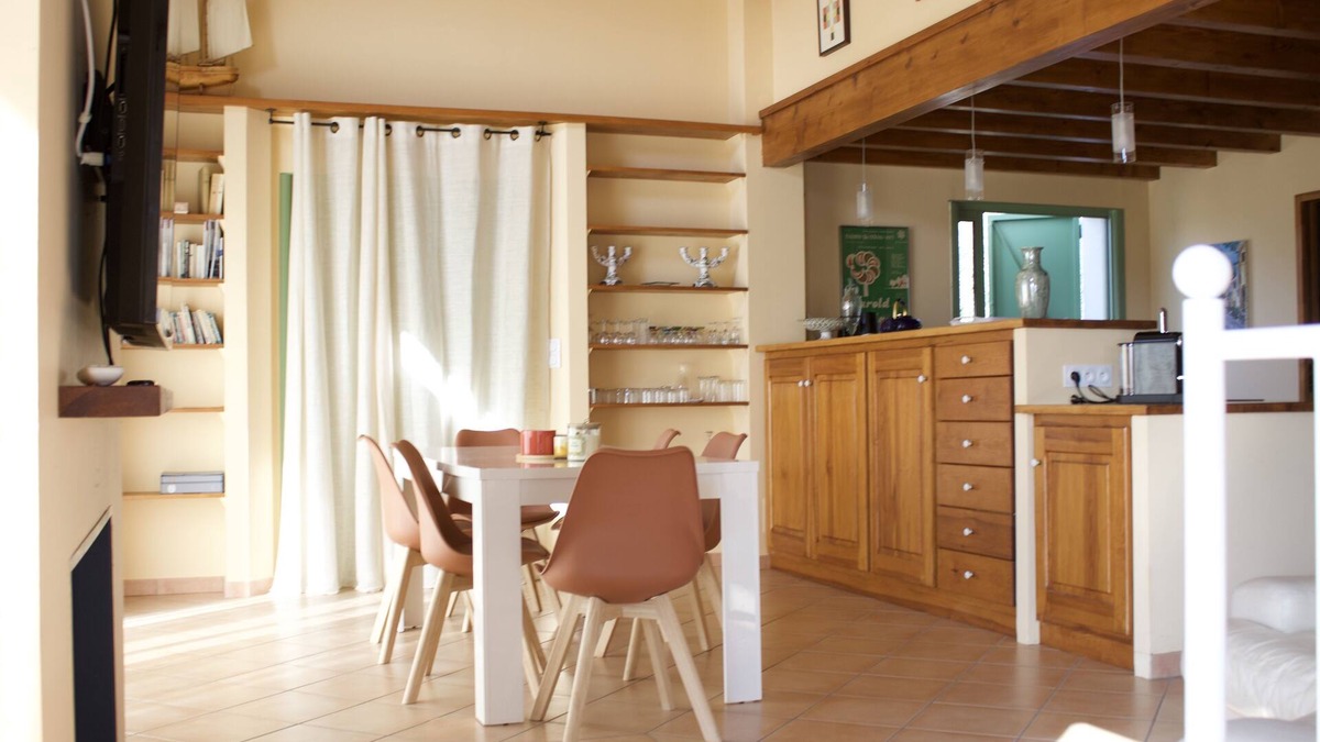 Cessenon-sur-Orb Apartment | Gîtes 3 chambres -Piscine -Vue sur la vallée de l'Orb