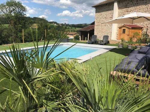 Belmont-de-la-Loire House | Gîtes confortables avec piscine, accueil animaux, cheminée, jardin - FR-1-496-140