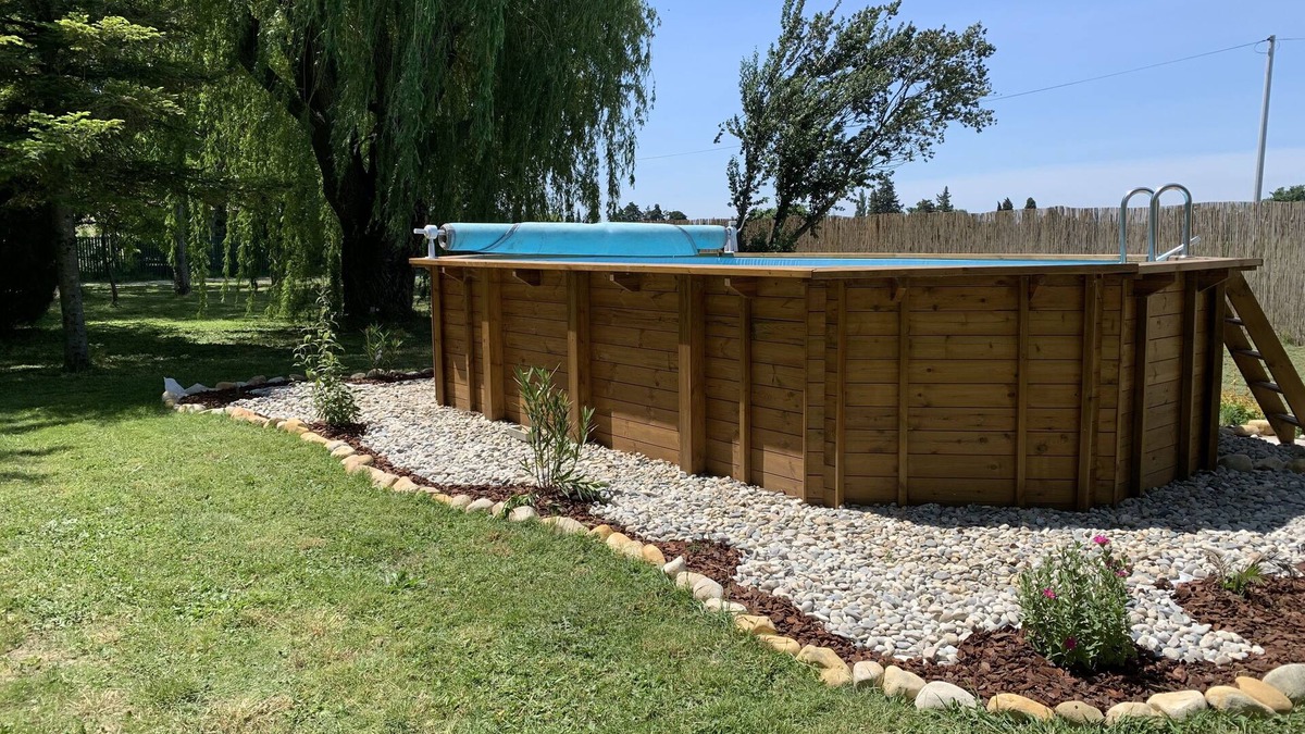 Tulette Cottage | Gîtes in the vineyards, park, swimming pool, playground, pétanque court, spa .