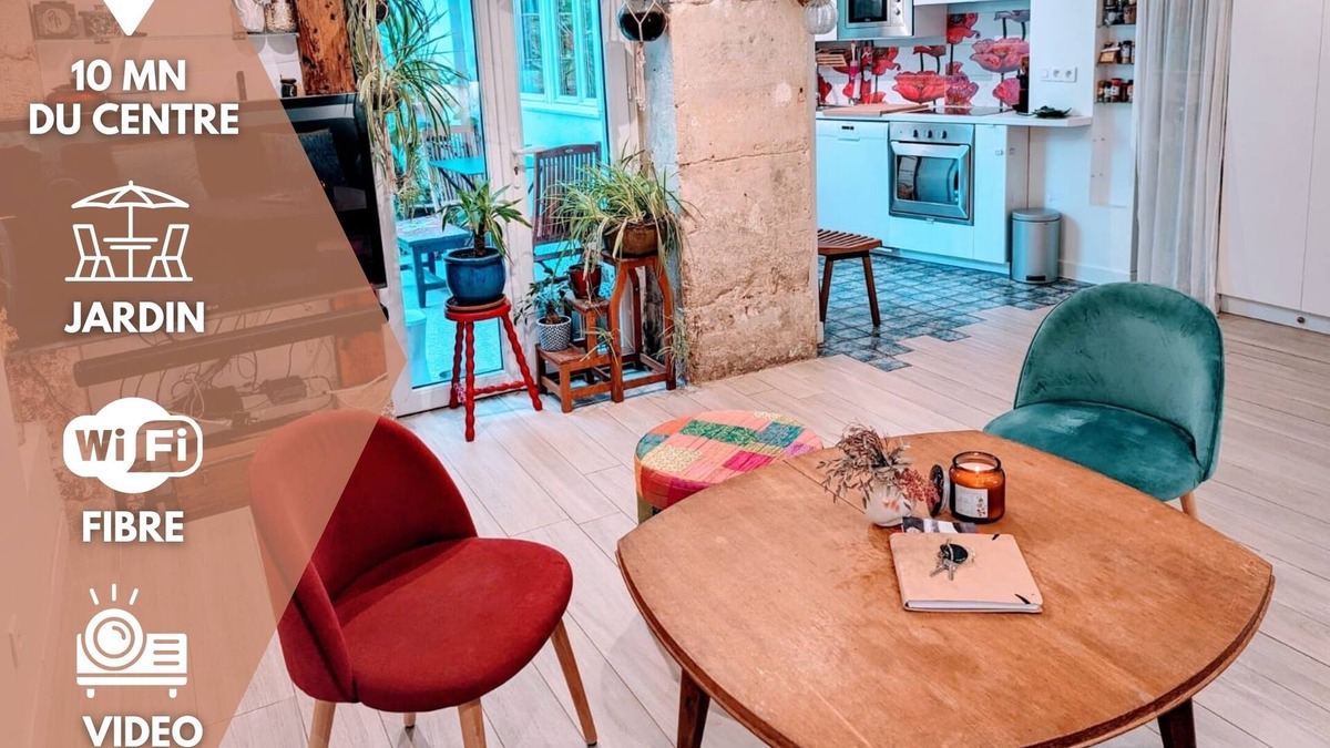 Combat Apartment | ღ LE JARDIN PARISIEN - quiet with terrace wifi, video projector