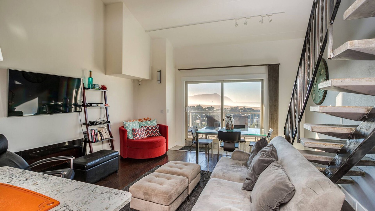 Gearhart Condo | G698 One bedroom plus loft Top floor, Elevator, 21+ONLY, No cleaning fees