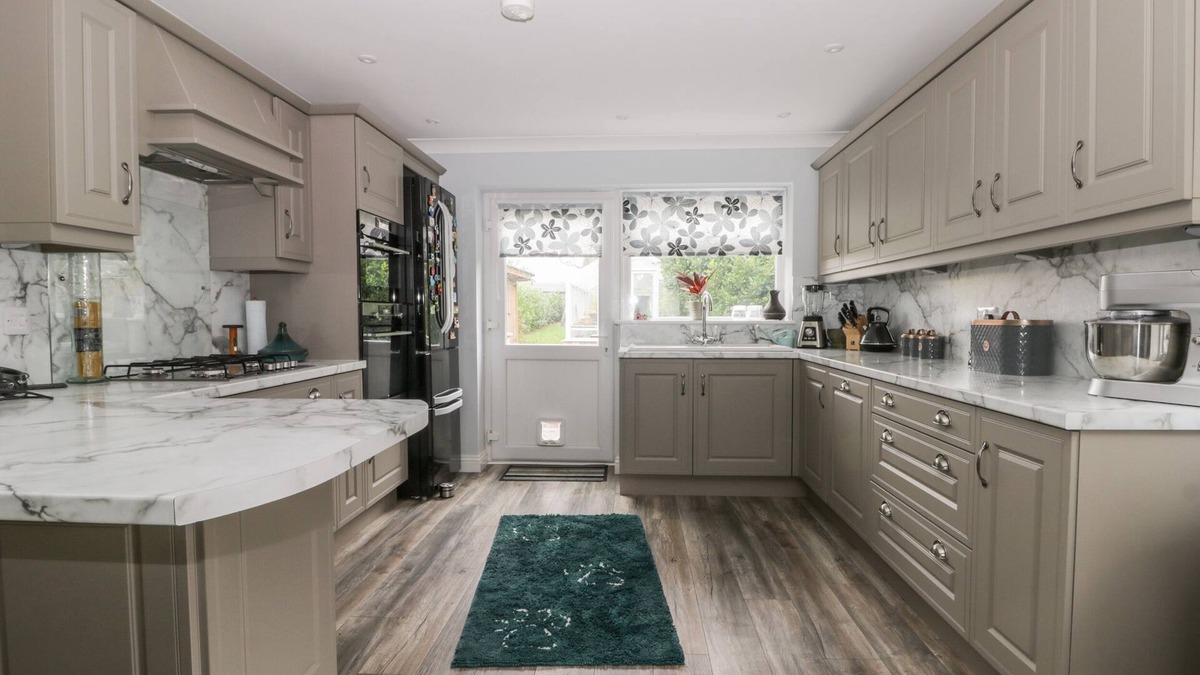 Roos Cottage | Gabby's Garden Cottage