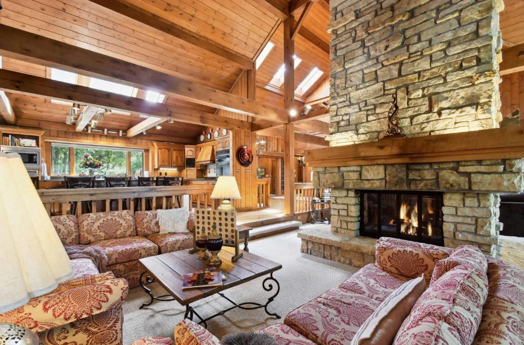 The Galena Territory House | Galena Getaway with Hot Tub, Home Theater and More!