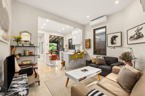 Newtown House | 'Gallery Getaway' Newtown - Alexandria Creative Hub