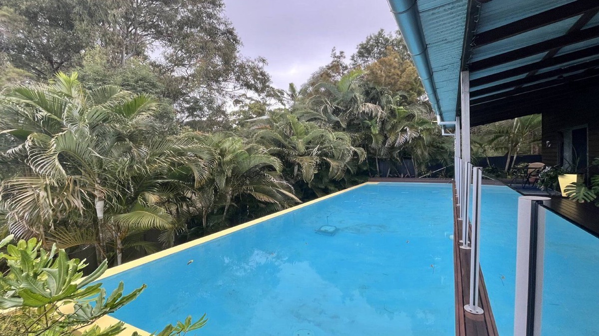 Little Mountain House | Gallery Place - ultimate family spot with pool & pool table!