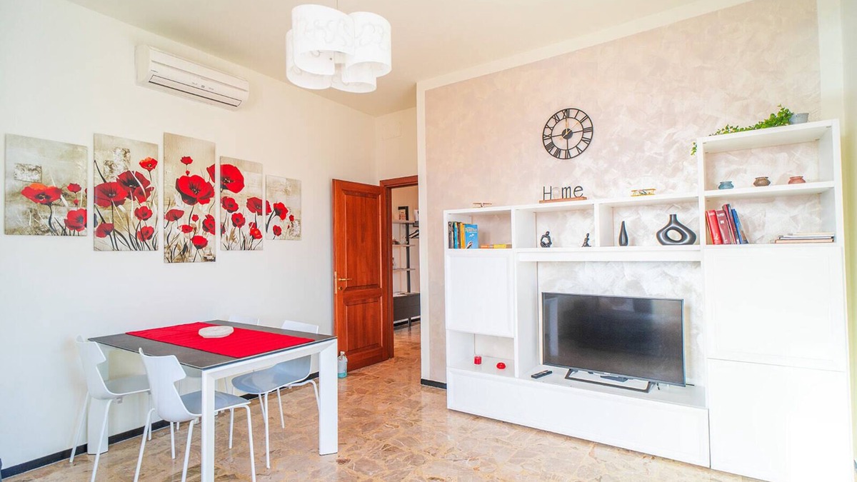 Albenga Apartment | Gallinara accommodation a stone's throw from the sea in Liguria, Albenga