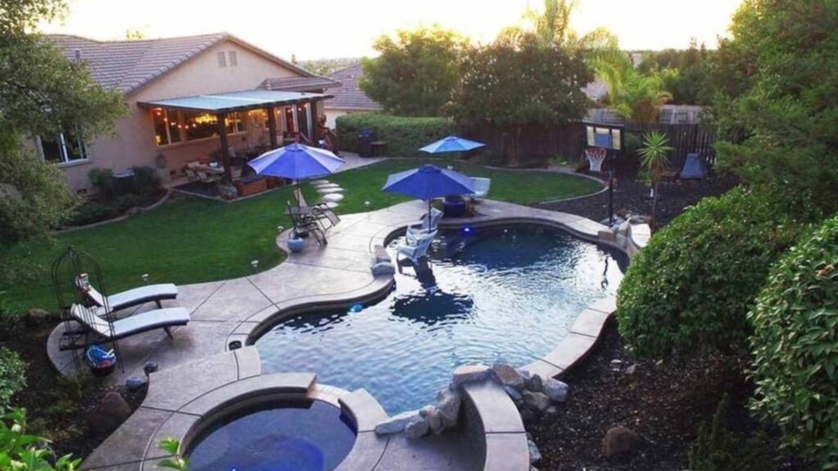 Folsom House | Gallinger · Fabulous Grand Home Pool~Jacuzzi Central Walkable