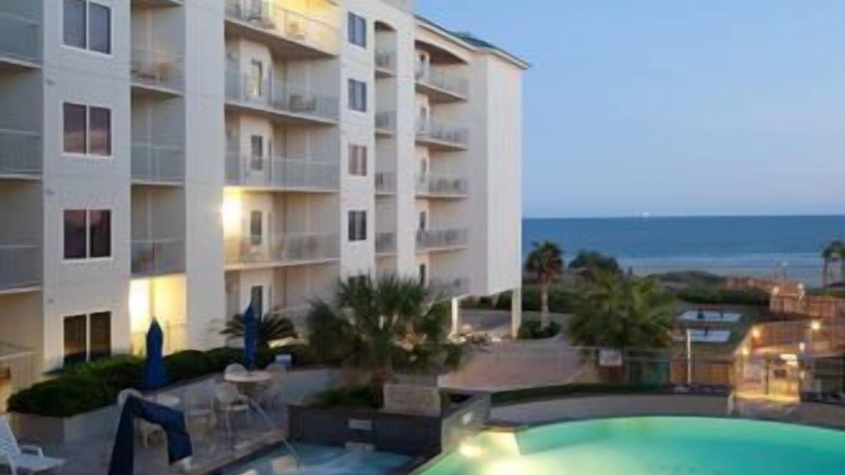 Beachside Village Condo | Galveston Condo/Pool 1BR-Q Directly on the Beach (No Street to Cross!)