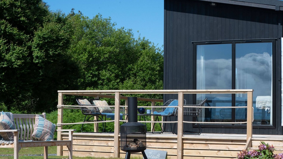 Dwyran Cottage | GALWAD Y MOR, pet friendly, with a garden in Niwbwrch (Newborough)