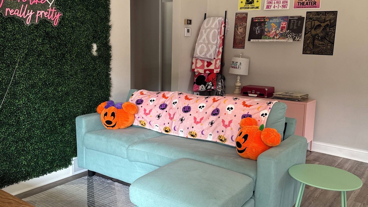 Parma House | Game On Parma with WiFi, AC and Game Room Family and Pet Friendly