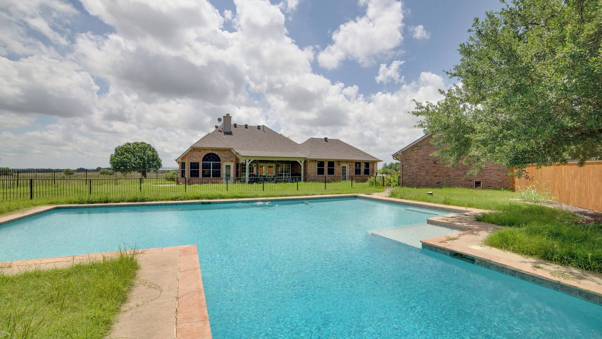 Farmersville House | Game Room & Bar: Secluded Getaway in Farmersville