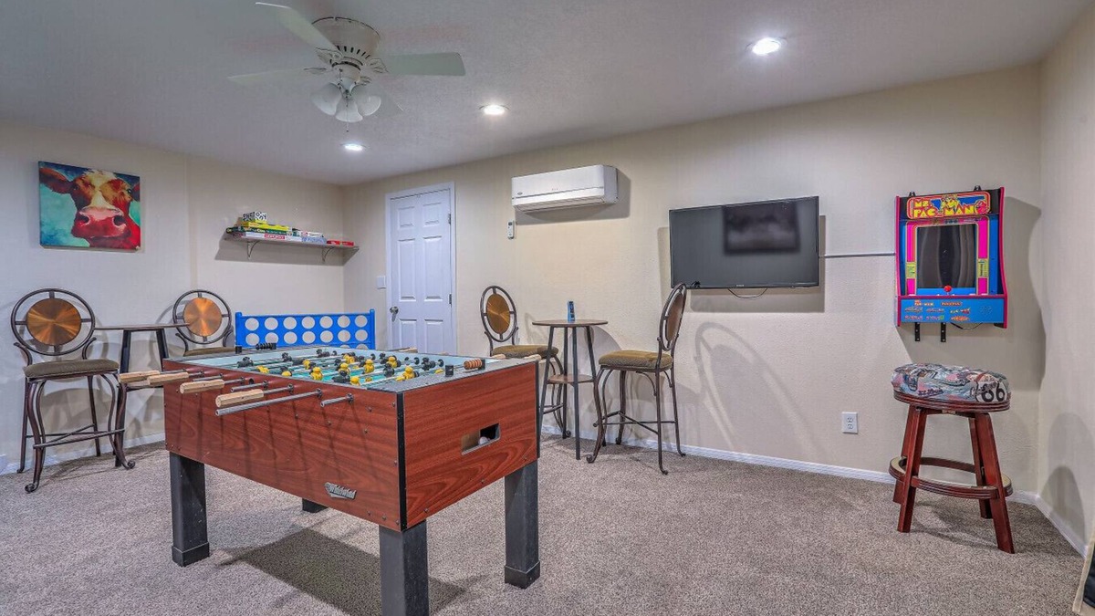 Northeast Heights Apartment | Game Room &Movie Room | 4bd 2Ba