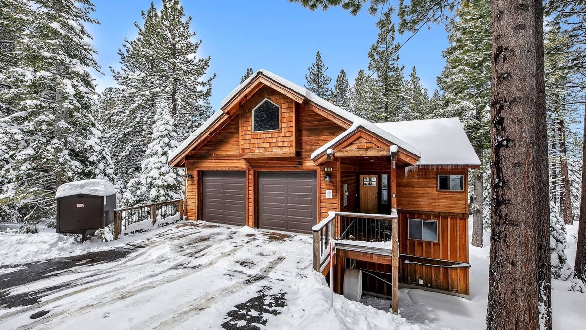 Pioneer Trail Cabin | Game Room w/Pool Table, Hot Tub, Pet Friendly, Near Lake+Heavenly, 12Guests+Kids Less than 6yrs