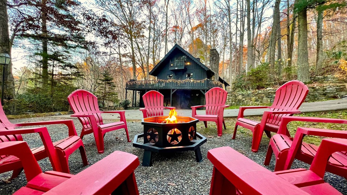 Burnsville House | Game rooms! Fire pits! Screened porch! In town!