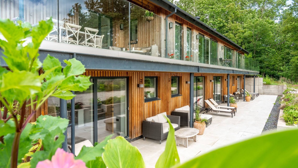 Stratford-upon-Avon Cottage | Gamekeeper's Lodge - sleeps 8 guests in 4 bedrooms