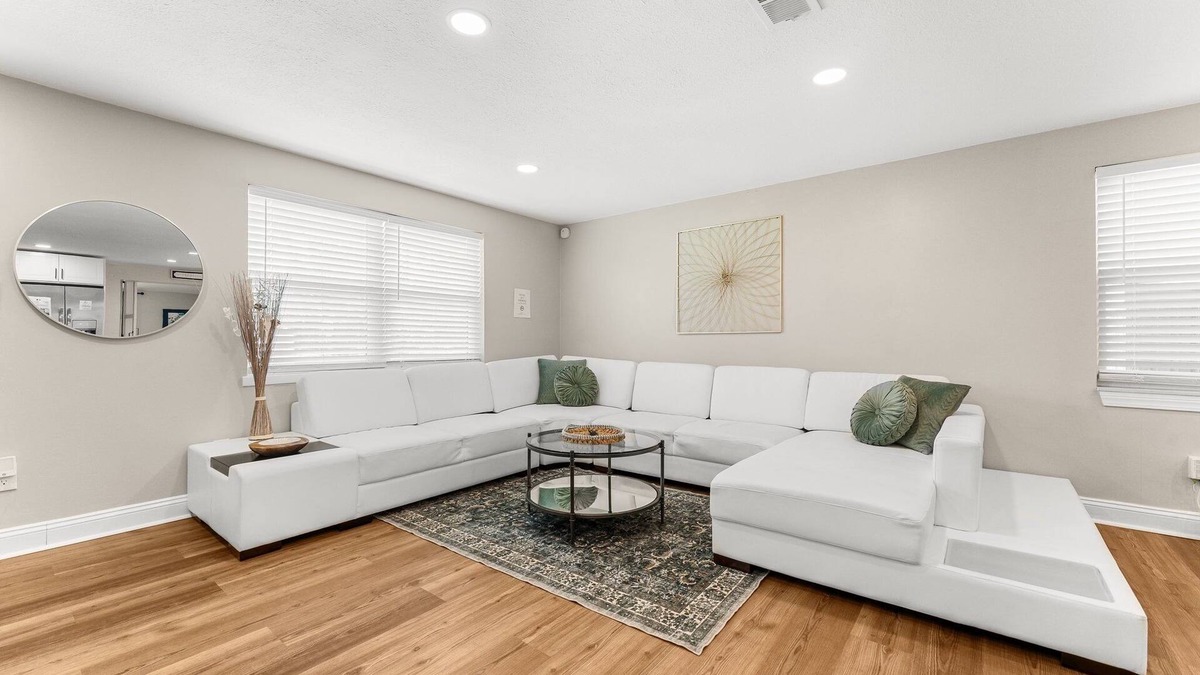 Highland City House | GameRoom+Dogs+4 BR+Kids+FAST WIFI + 2 Kings