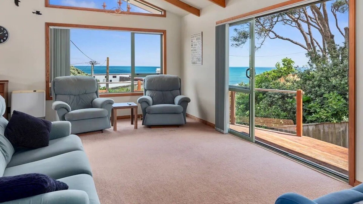Baylys Beach House | Games room, 250mtrs to beach, spacious, comfy beds