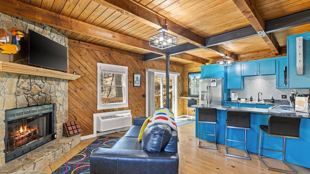 Blairsville Cabin | Gaming-themed cabin in Blairsville with arcade consoles & foosball