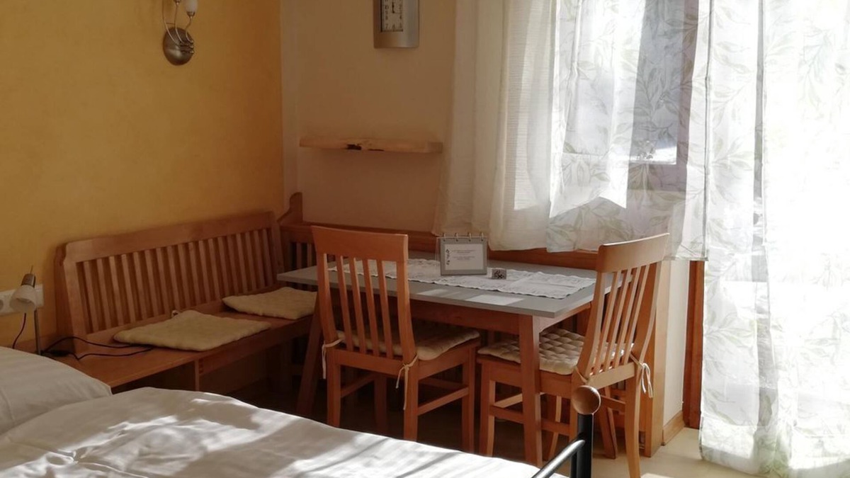 Weissenbach Apartment | Gänsegartl - App. with living-bedroom; shower, WC - Abenteuerhof Schiefer