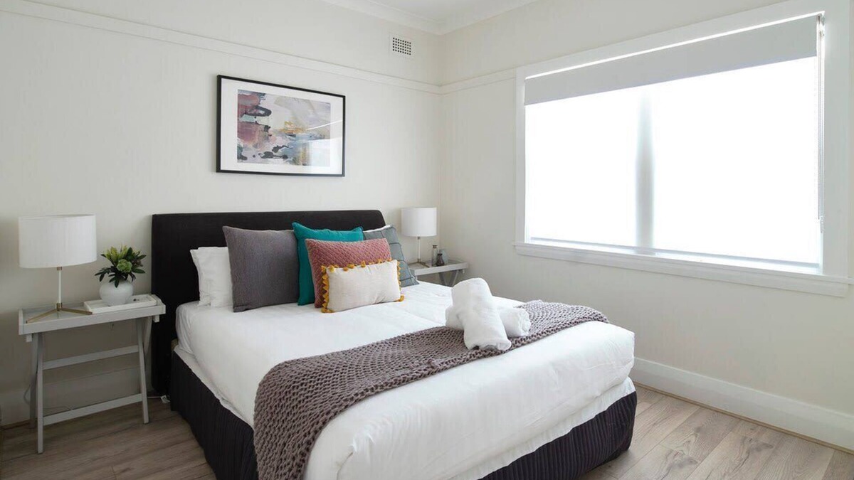 North Sydney Apartment | Garden 2 Bed Apt and Walk to Harbour | Parking