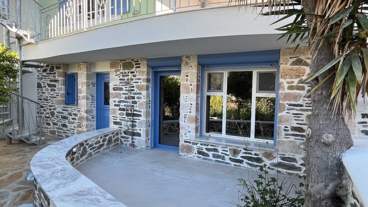 Karystos Apartment | Garden Apartment Amalía - central, stylish, quiet