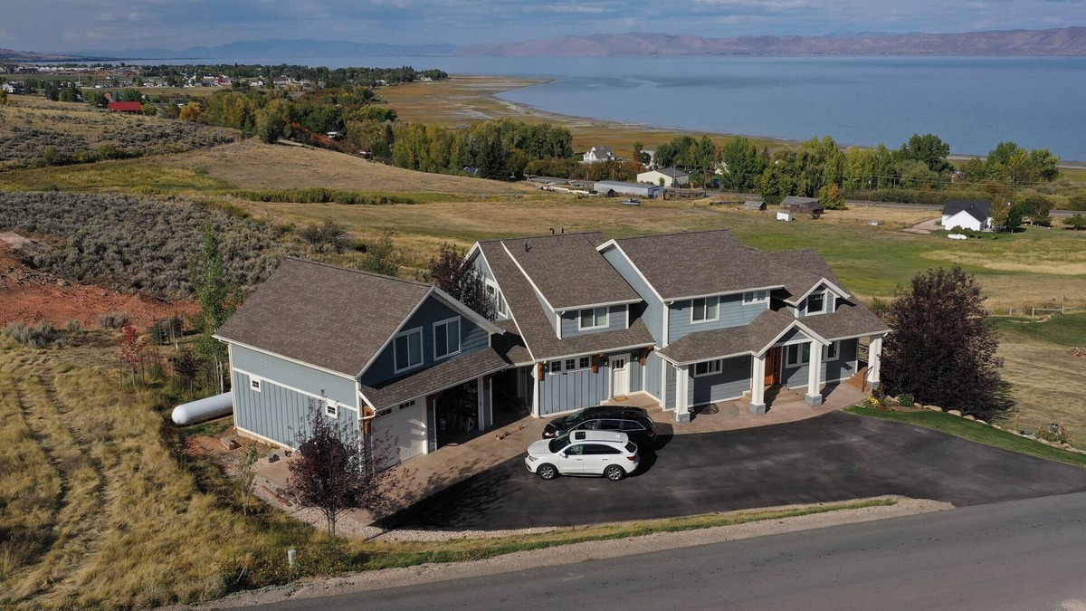 Cherimoya Hill House | Garden City Family Lake House