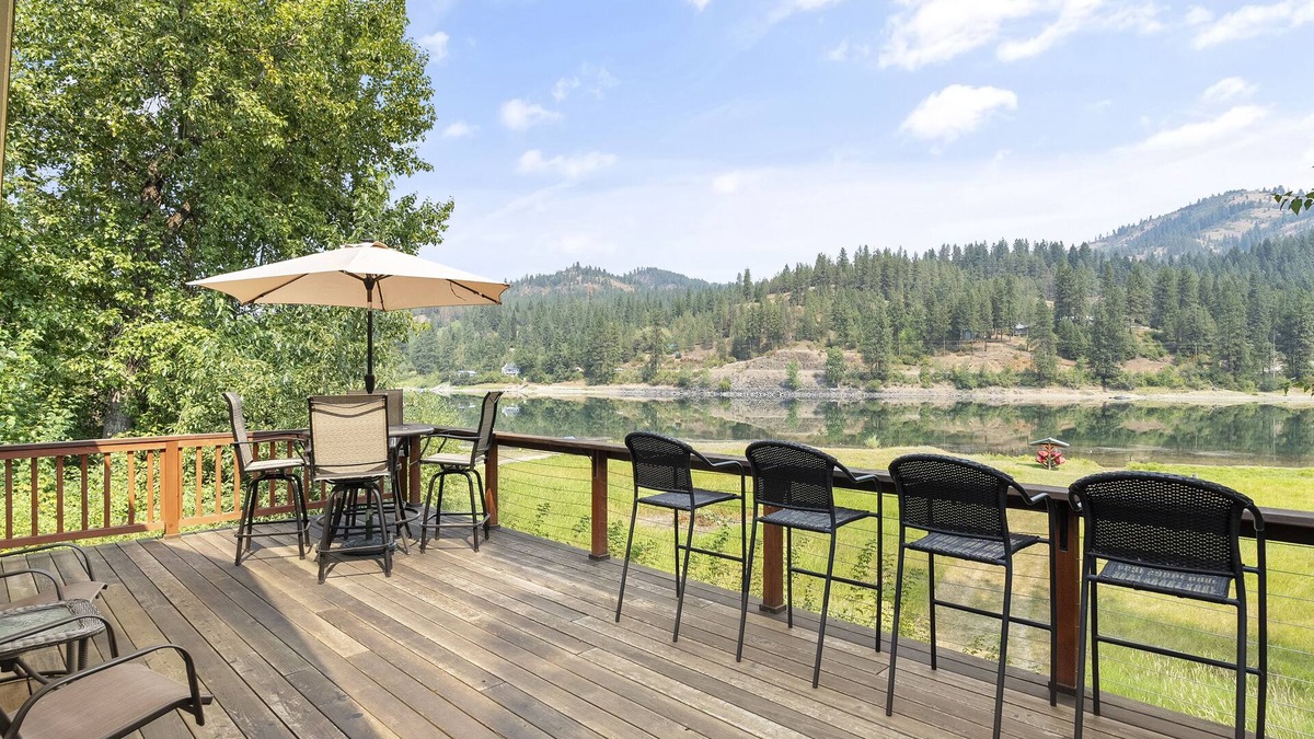Newport House | Garden Cottage Getaway on the Pend Oreille River! Pet-Friendly! Close to Skiing!
