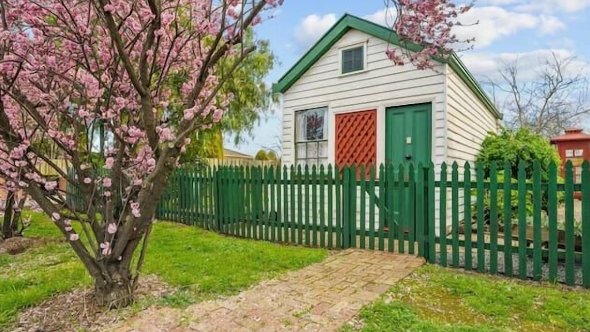 Sorell Hostel | Garden Cottage Studio Double Bed Close to Airport