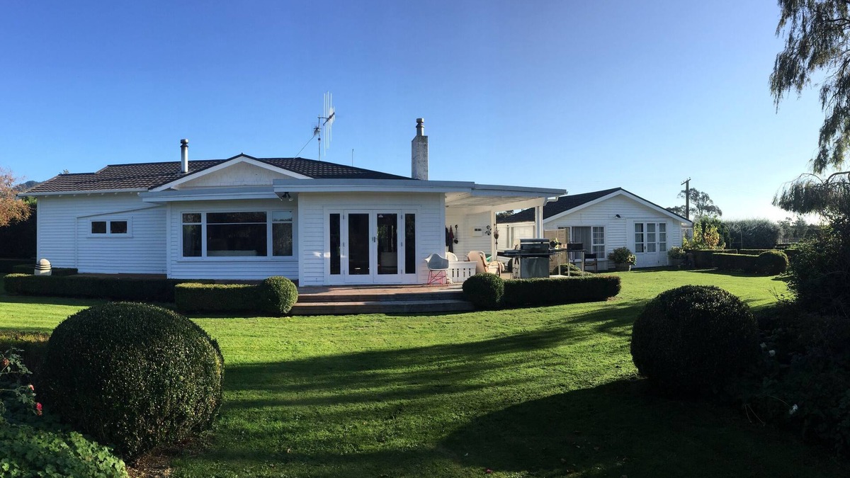 Te Horo House | Garden cottage Te Horo