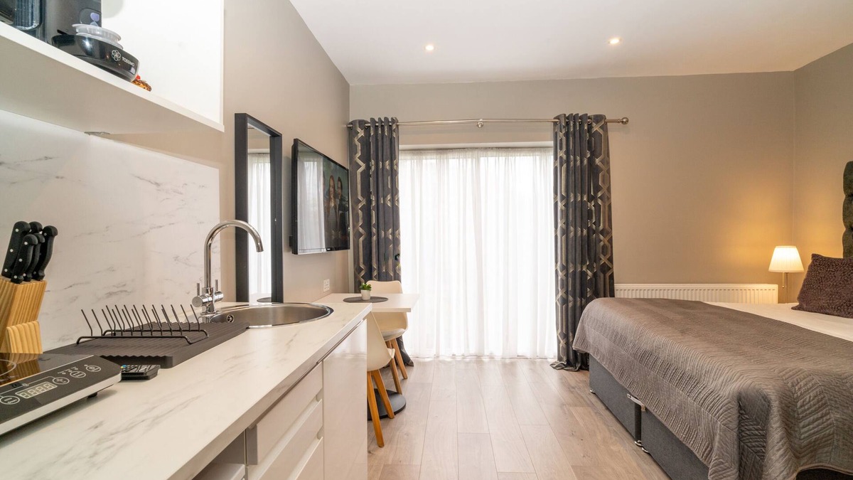 Childs Hill Apartment | Garden Deluxe Studio