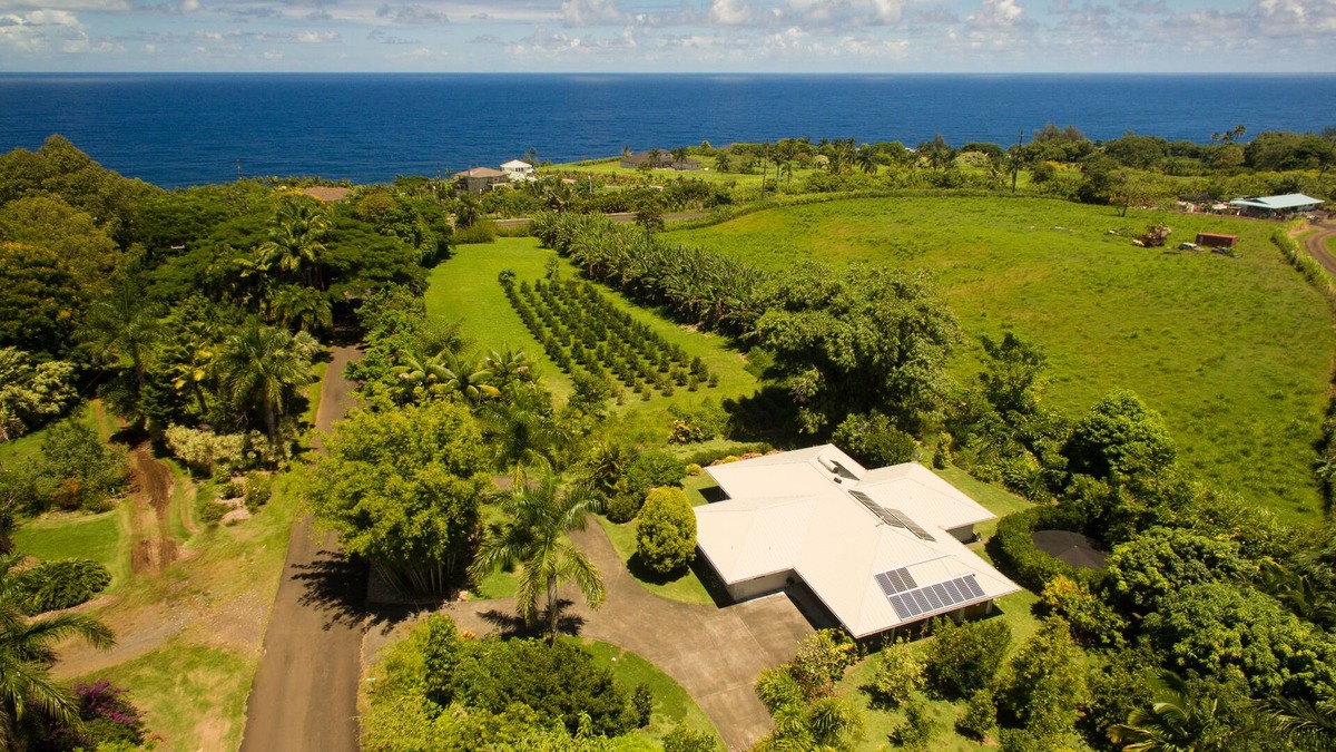 Hakalau House | Garden Home at Botanical World Adventures nTwo Bedroom Three bathroom