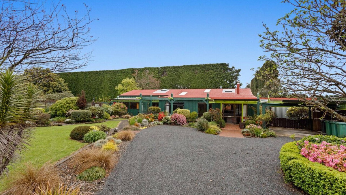 Tirohanga House | Garden House- Holiday Home