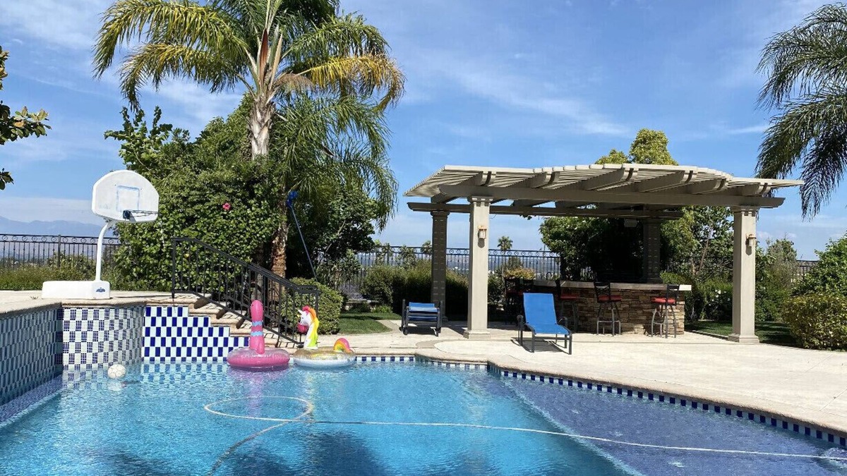 La Sierra House | Garden House with swimming pool