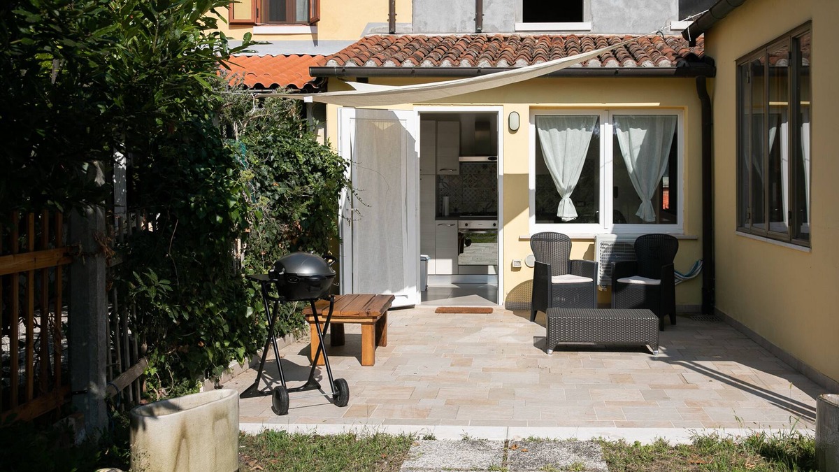 Longa House | Garden in the lagoon