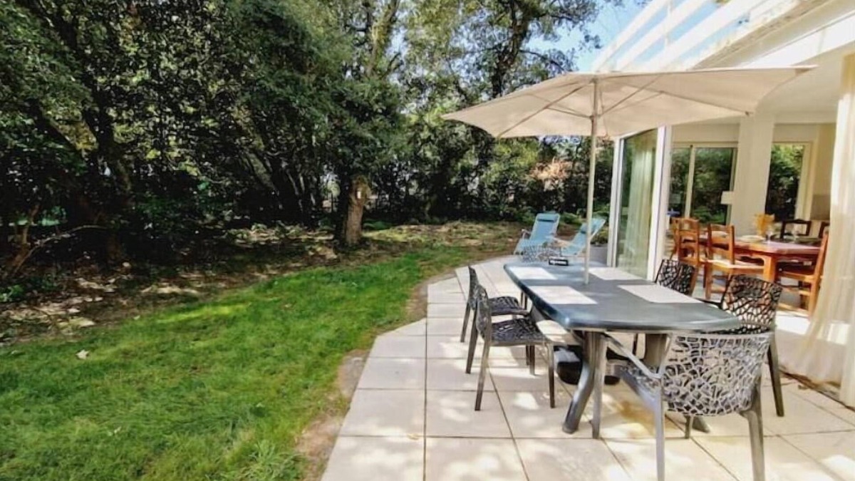 Saint-Michel-Chef-Chef Apartment | Garden level, private plot 400 m² in the heart of the woods, 1 mn walk from the sea