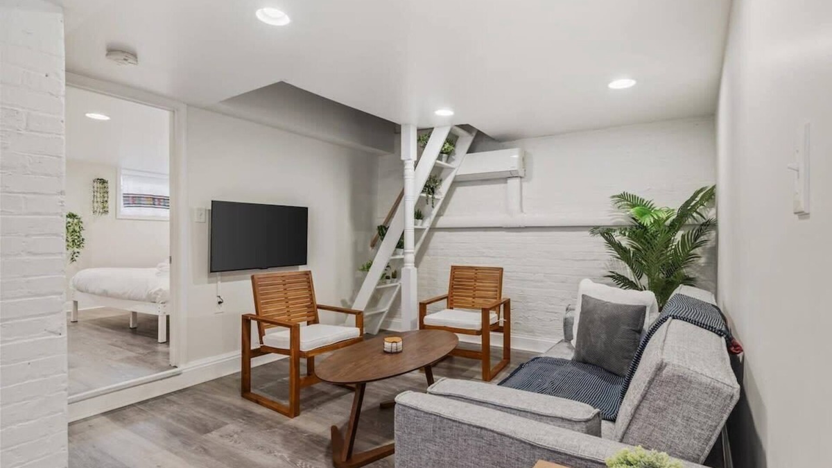 Park View Apartment | Garden-Level 2-BR Apt in Historic Petworth Home