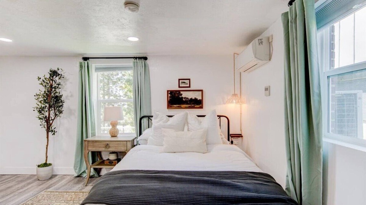 East Central Apartment | Garden level studio apt ⊹city views⊹ near U of U