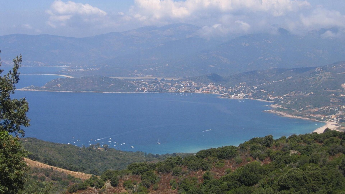 Ambiegna Villa | Garden level, sunny, very quiet, swimming pool and spa 10 km from the beaches