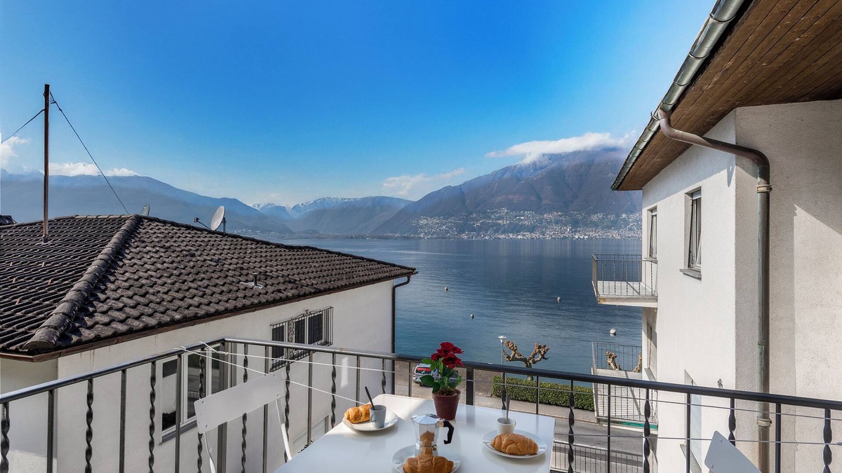 Vira Apartment | Garden on the lake 1, Gambarogno, Vira, Switzerland