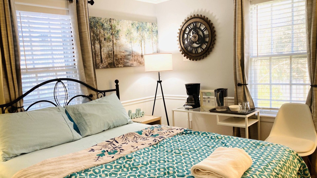 Framingham House | Garden View Private Bedroom w/ 4K 55”TV, Fireplace & Desk