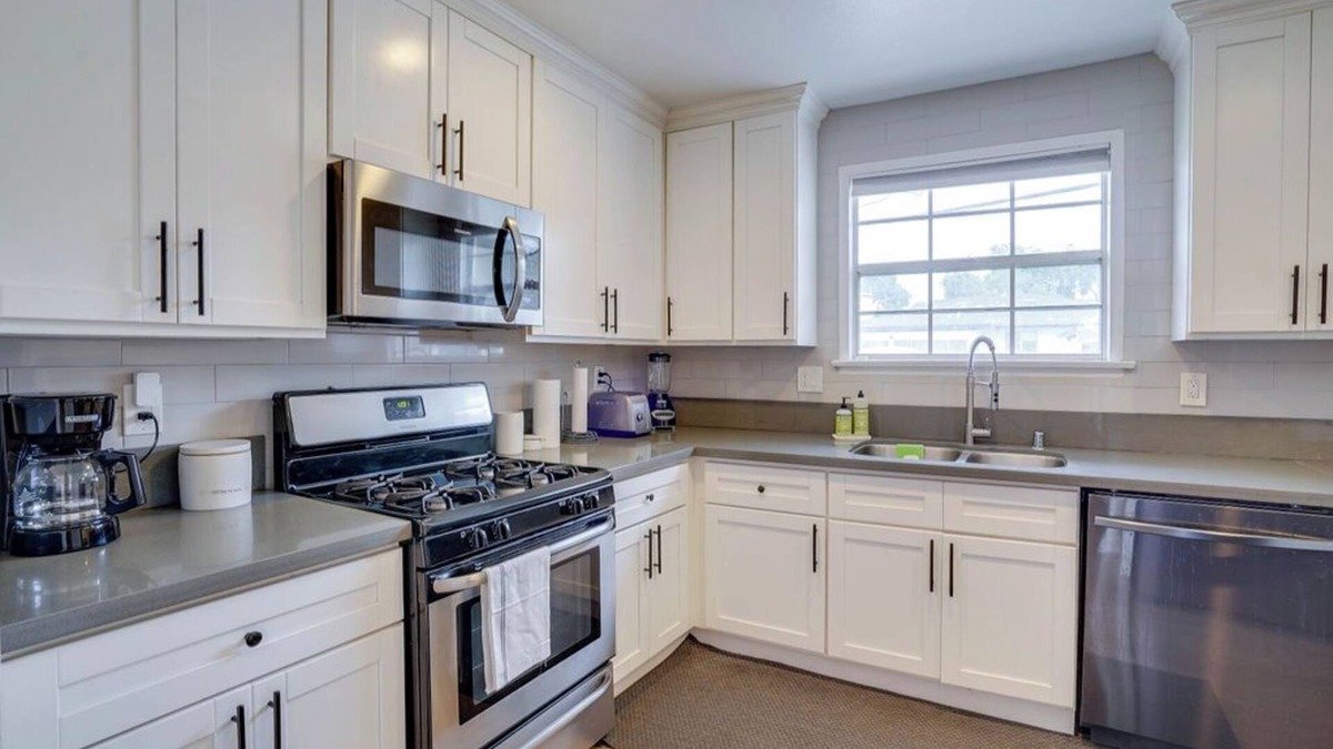 El Camino Village House | Gardena's Charming Family Retreat Getaway