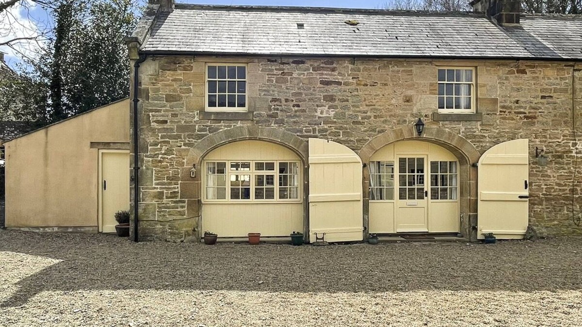 Hallington Villa | Gardener's Cottage - Three Bedroom Villa, Sleeps 6