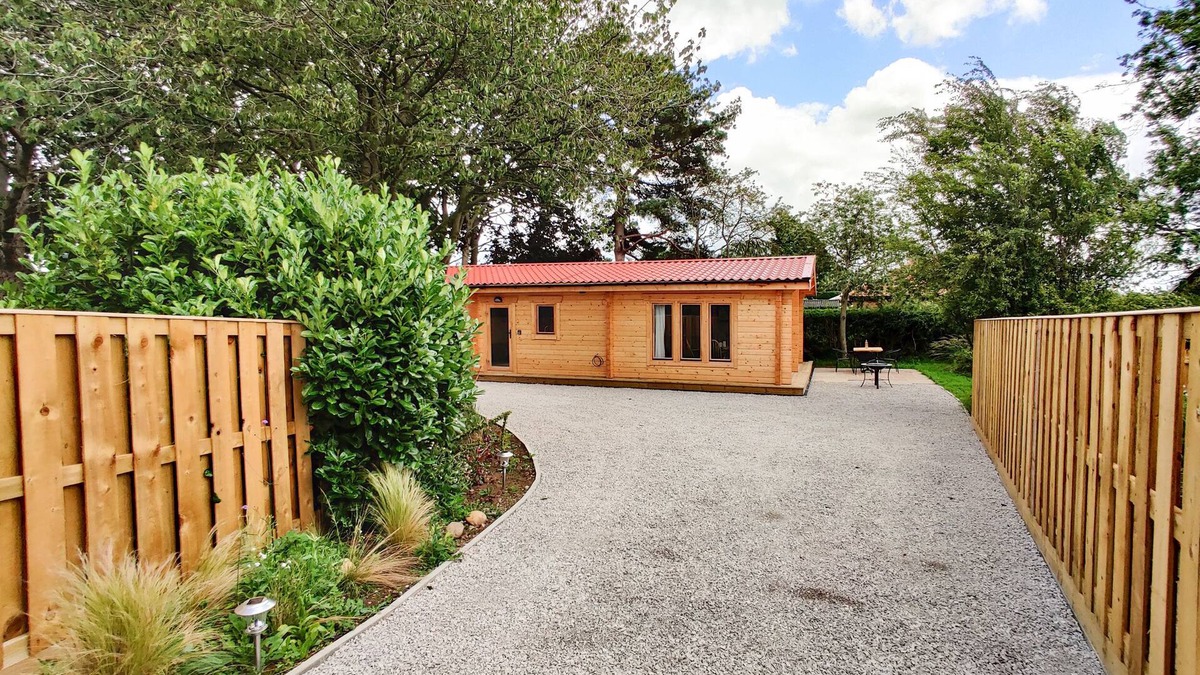 Huby Cottage | GARDENER'S LODGE, family friendly, character holiday cottage in Huby