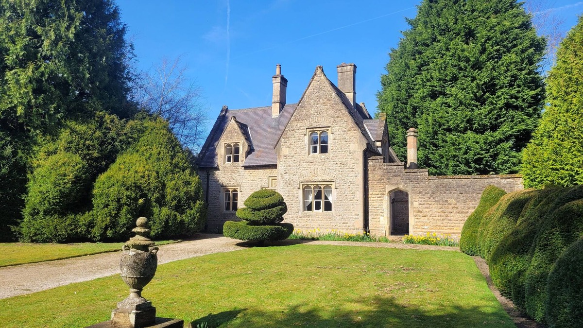 Newark upon Trent Cottage | Gardeners Cottage in the grounds of Newstead Abbey- home of the Poet Lord Byron