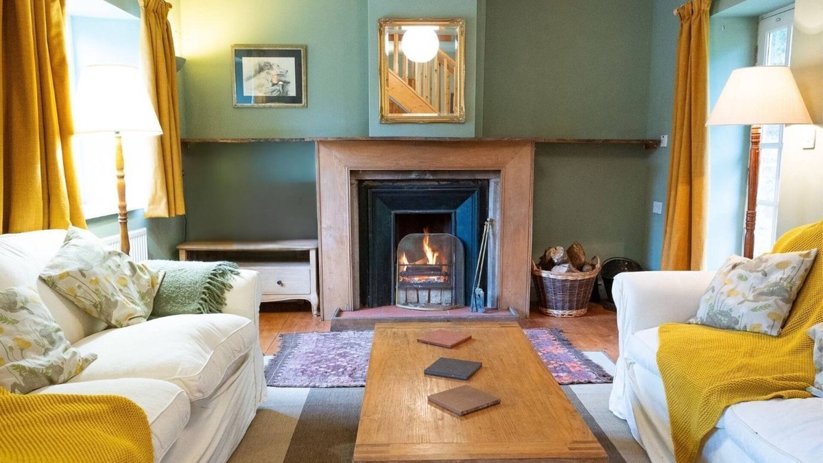 Sandyhills Cottage | Gardeners Cottage - a cottage that sleeps 8 guests in 4 bedrooms