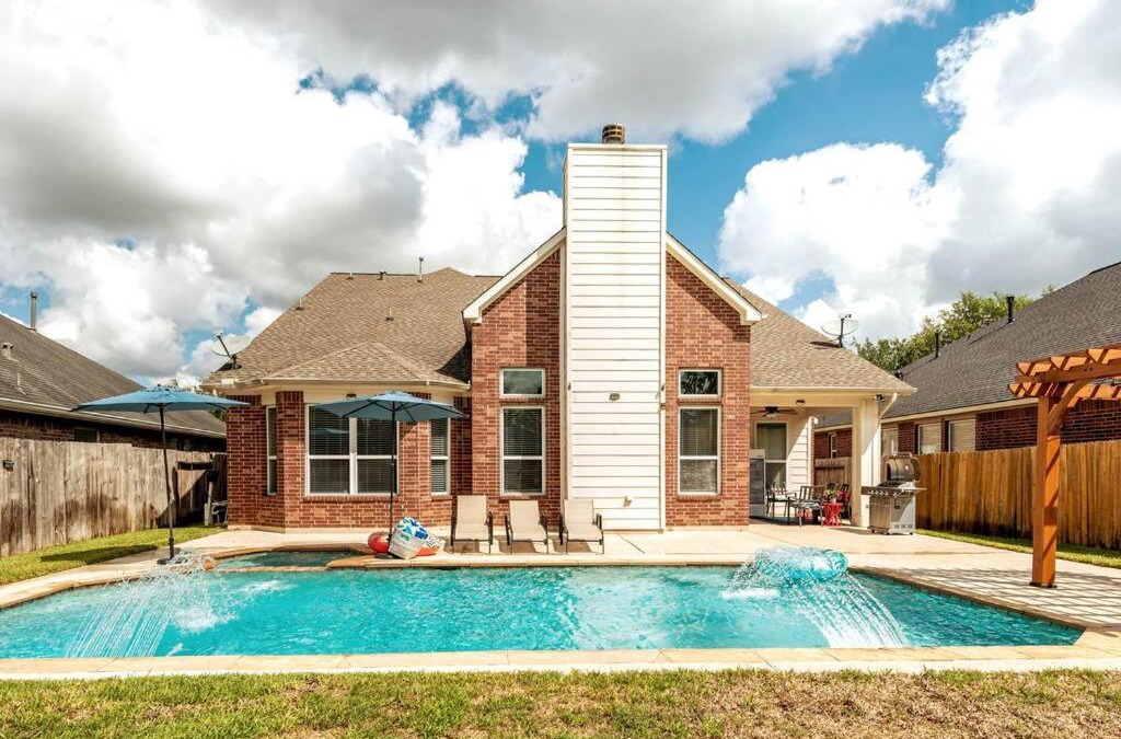 Klein Villa | Gardenias By The Pool. Spacious 5-bedroom house with private pool, yoga room/playroom, and SPA. Vibrant Accommodation!